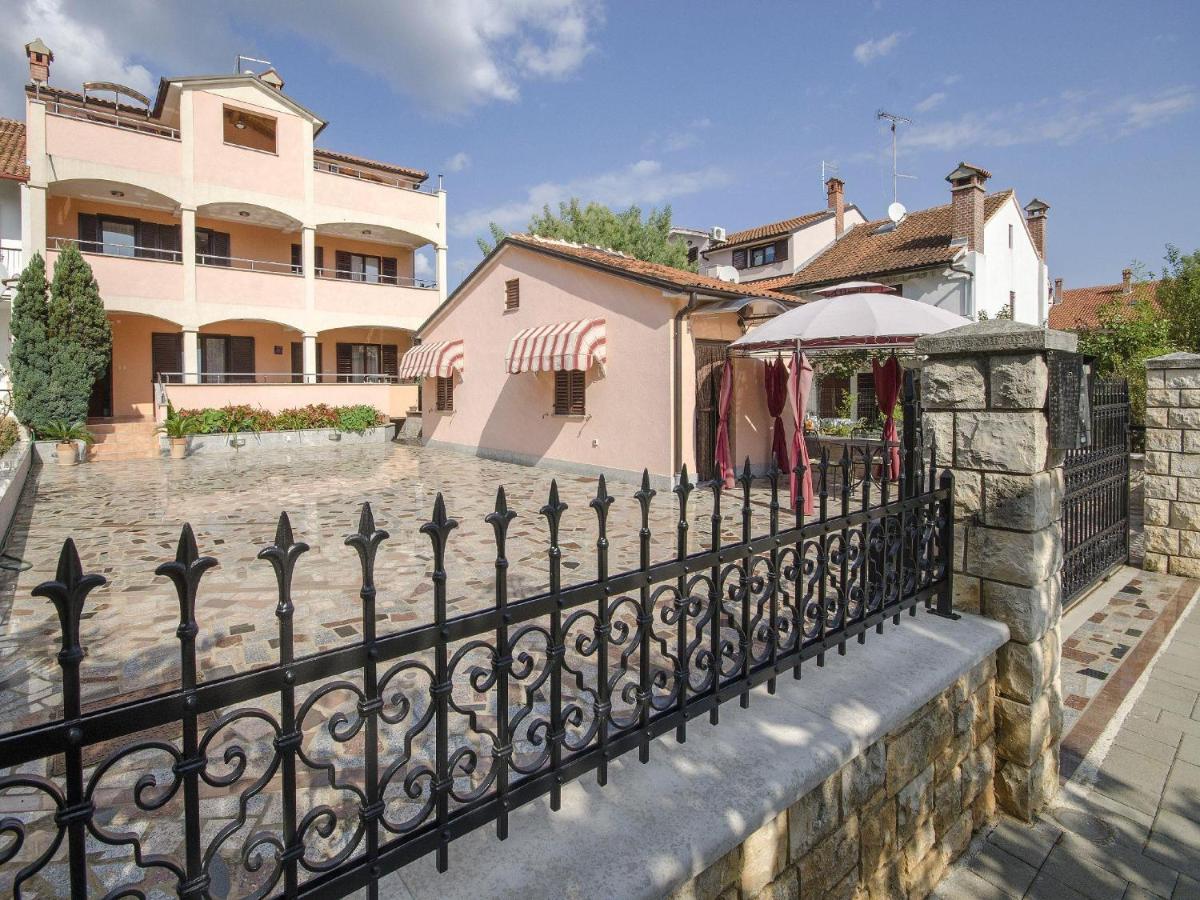 Apartments Patricija Ровин Екстериор снимка