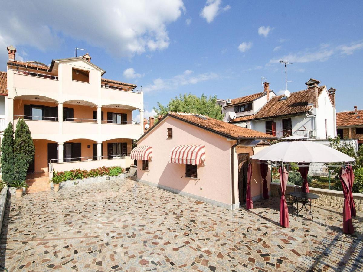Apartments Patricija Ровин Екстериор снимка
