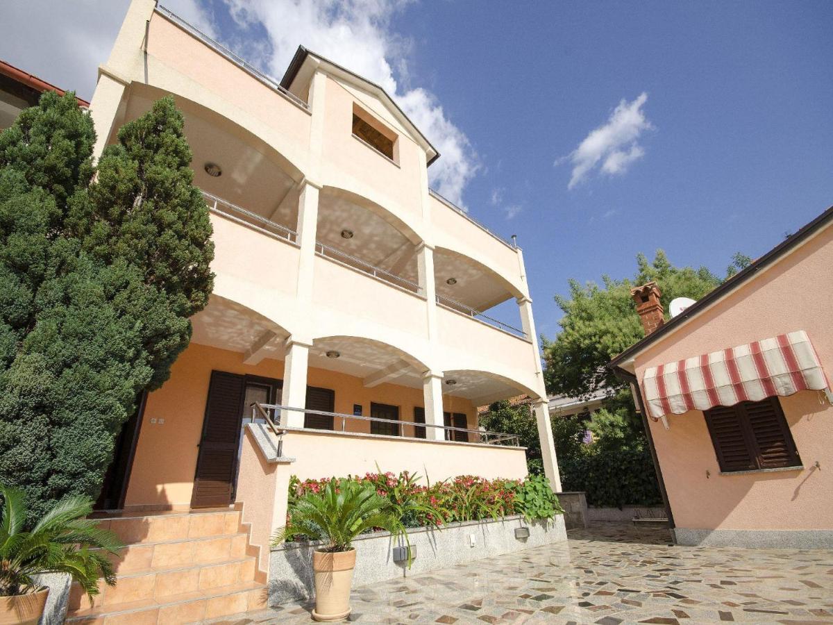 Apartments Patricija Ровин Екстериор снимка